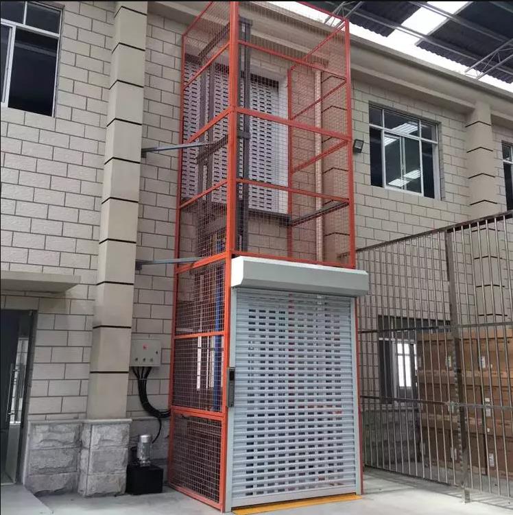 <b>卷簾門升降貨梯</b>